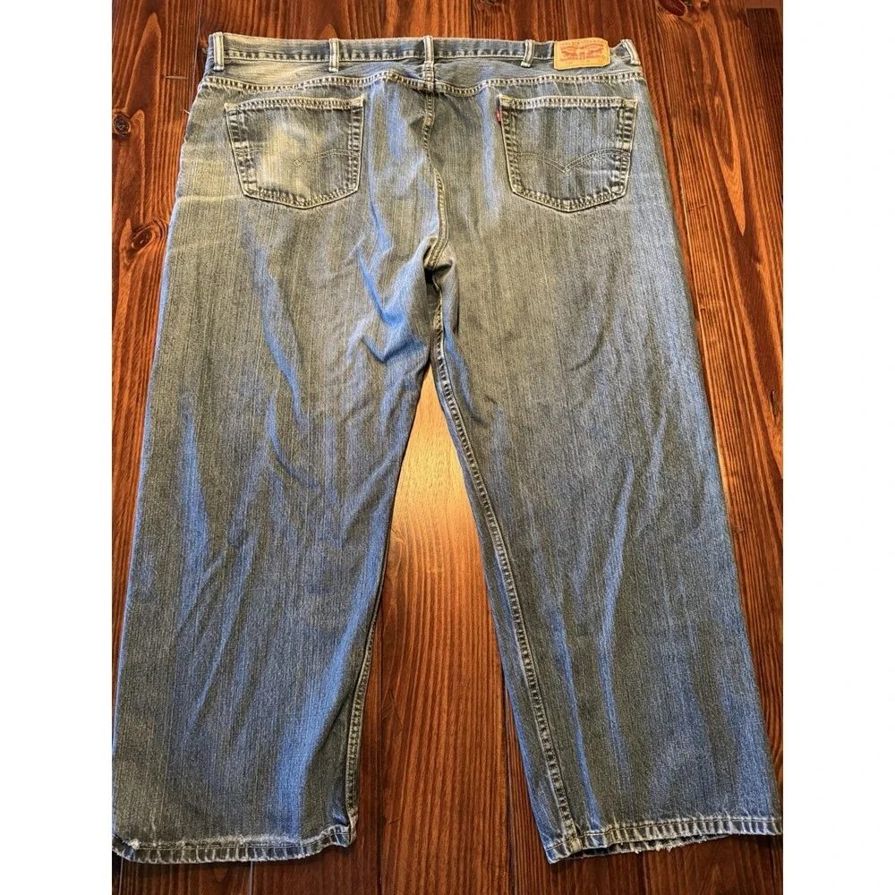 Men's Levi's 559 straight fit jeans‎ in a light wash, size W40 L32